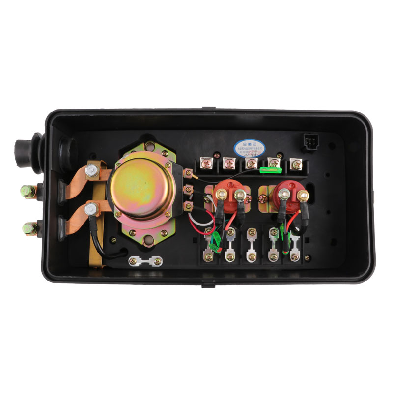 电源盒配电盒总成